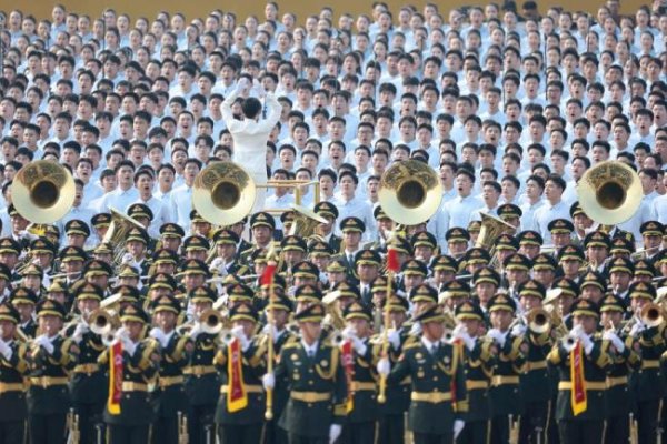 伯乐配资 军乐嘹亮 奏响胜利号角 追忆抗战岁月